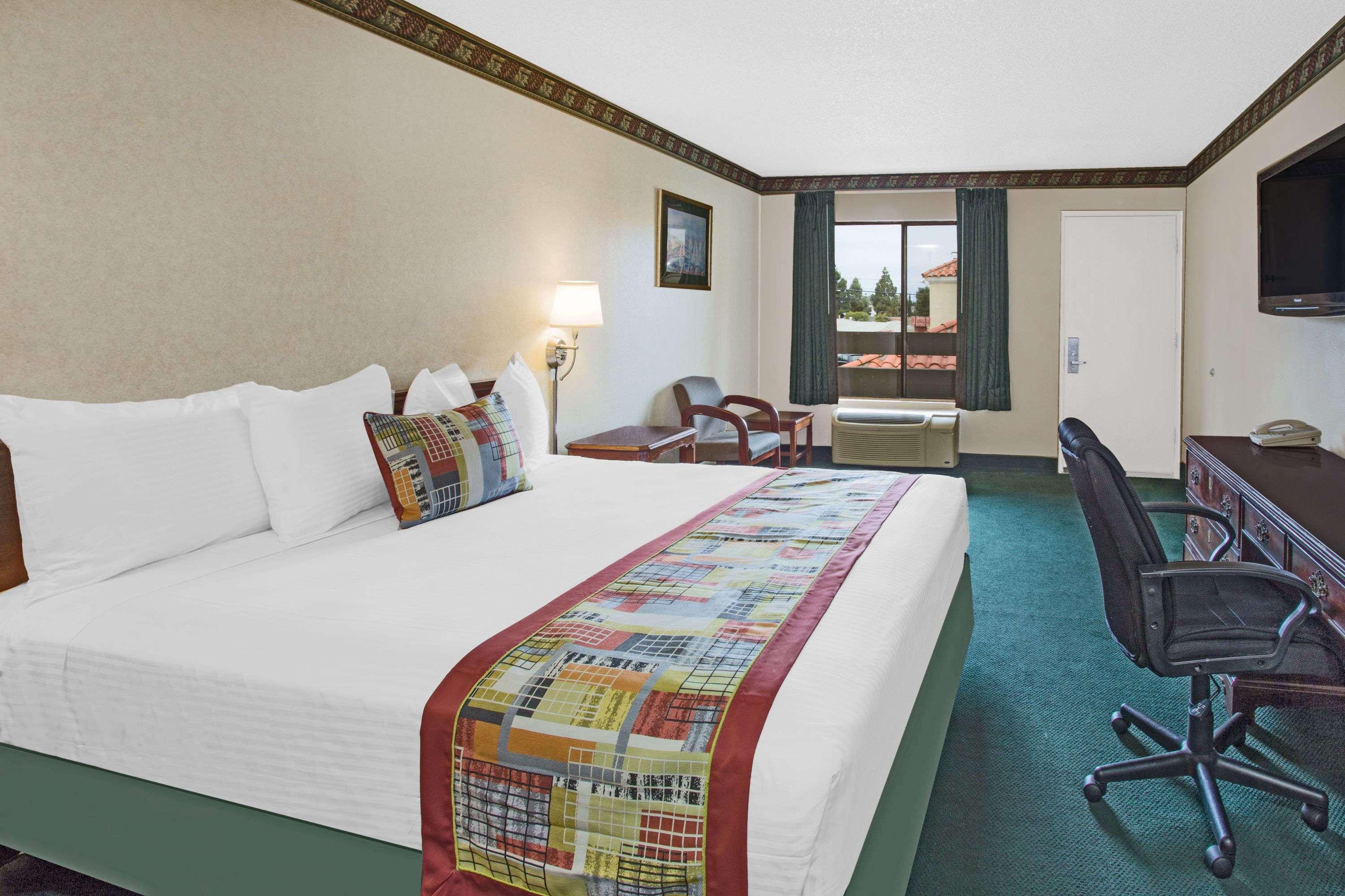 Travelodge By Wyndham Costa Mesa Newport Beach Hacienda Exterior foto