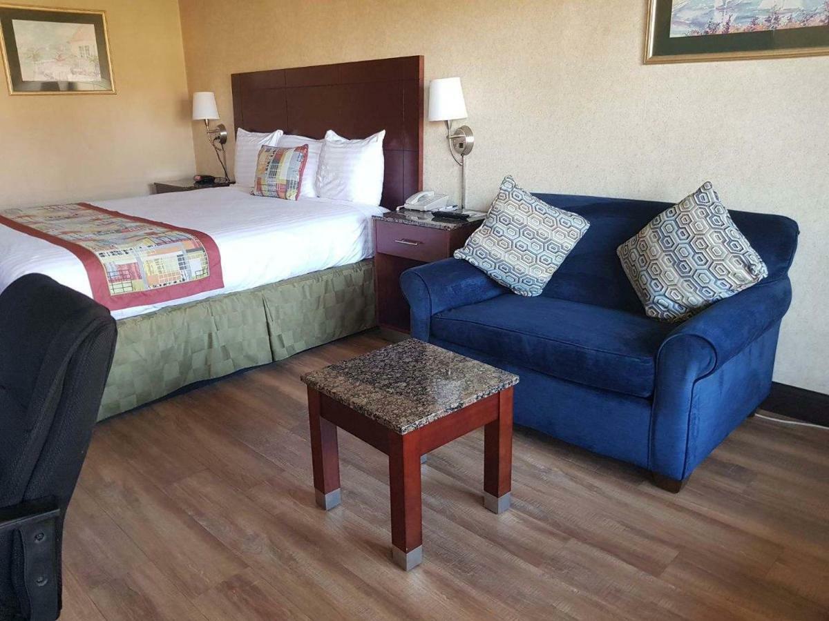 Travelodge By Wyndham Costa Mesa Newport Beach Hacienda Exterior foto