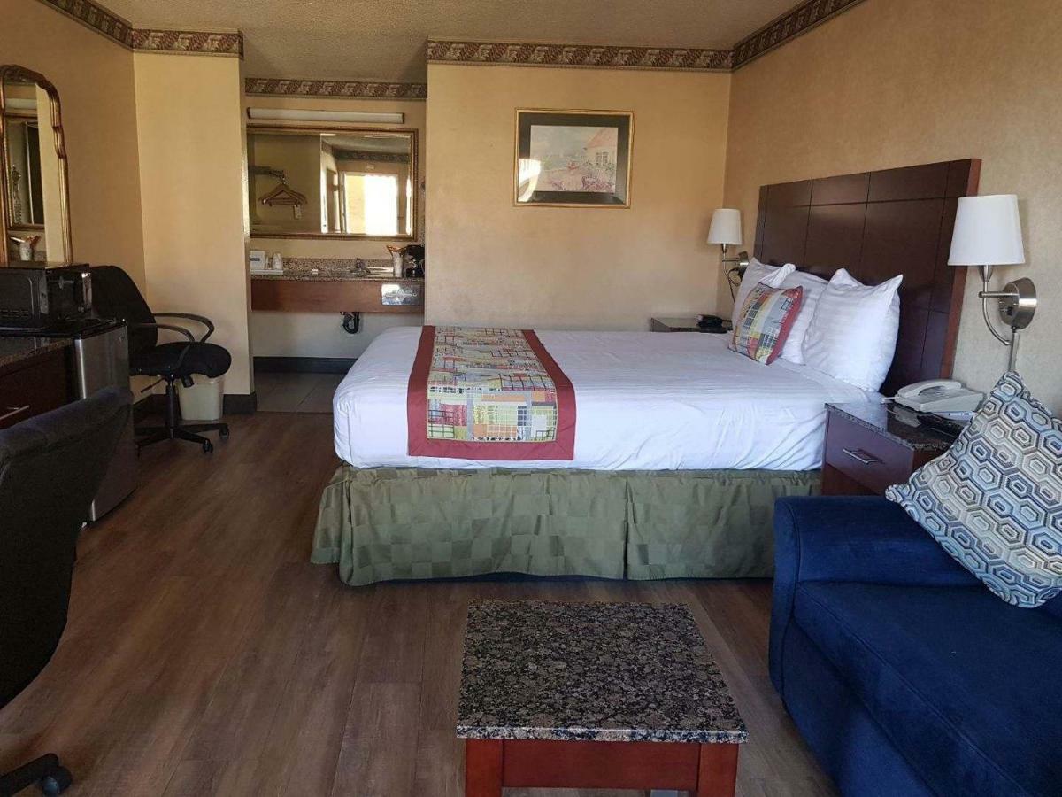 Travelodge By Wyndham Costa Mesa Newport Beach Hacienda Exterior foto